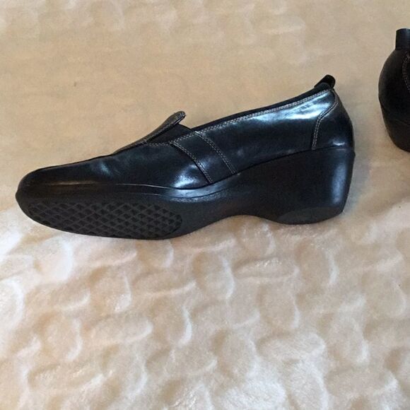 Ladies slip on shoes in brown size 8B wedge heel - Picture 3 of 8